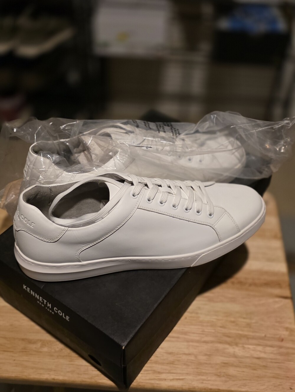 Kenneth Cole White Low-Top Leather Sneakers